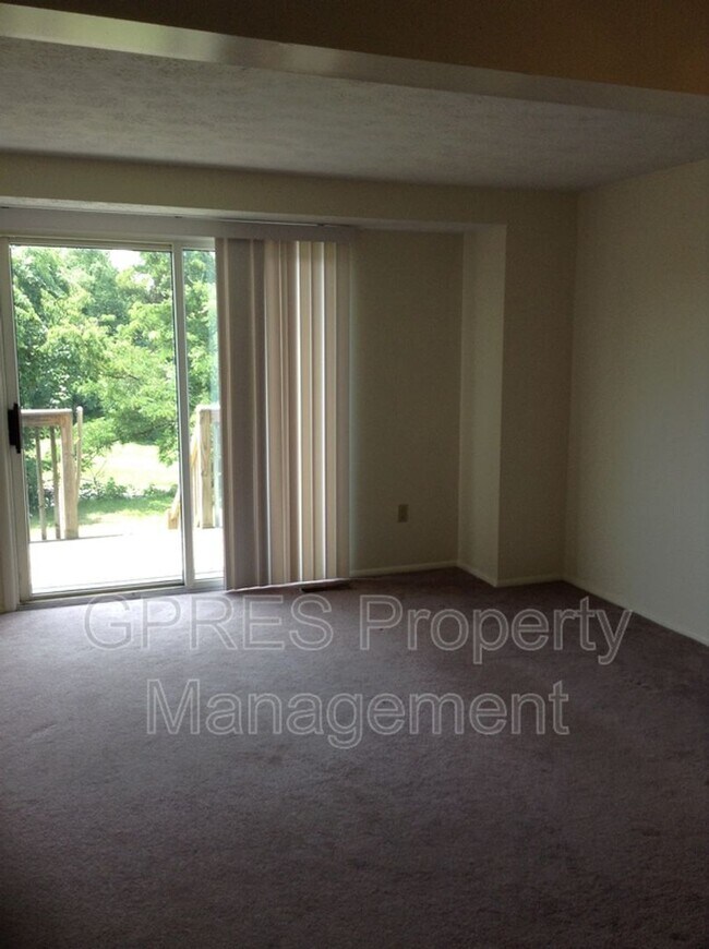 Foto del edificio - 317 Garden Hill Dr