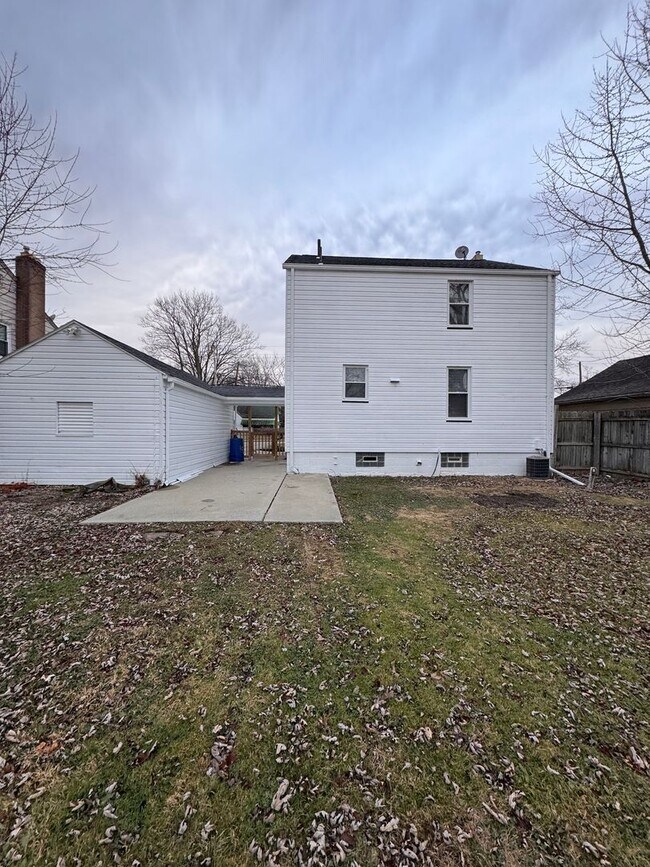 Foto del edificio - 631 Churchill Rd