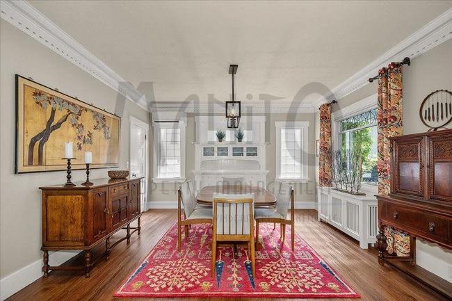 Building Photo - Stunning South Hill Home
