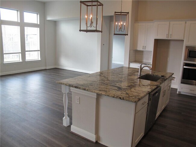 Building Photo - 635 Spinnaker Loop