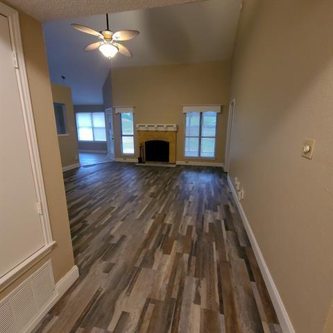 Building Photo - 1500 Briarpath Ln
