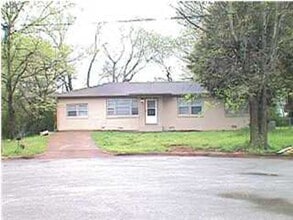 Building Photo - 1901 Canterbury Cir NW