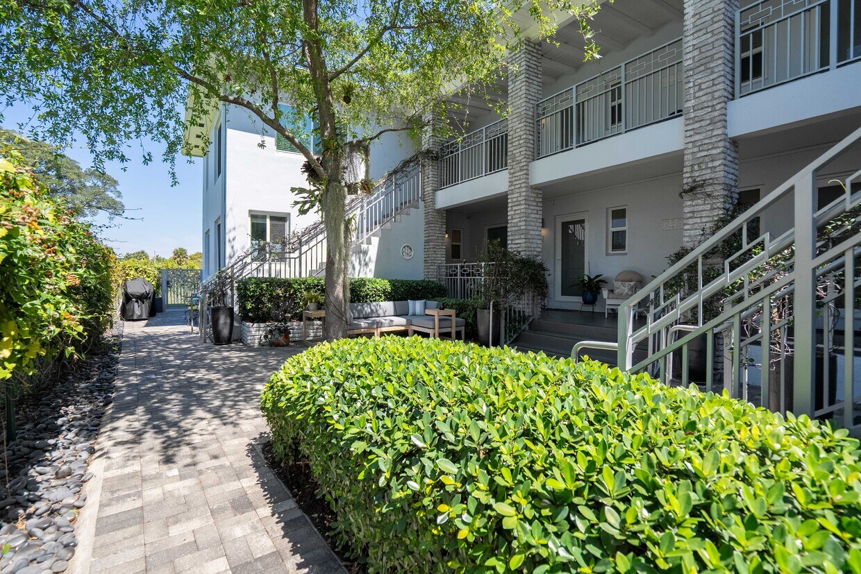 Foto principal - 117 S Shore Dr