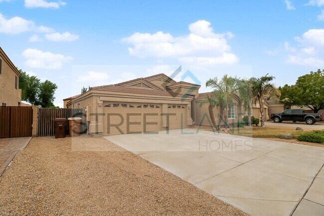 Building Photo - REDUCED!