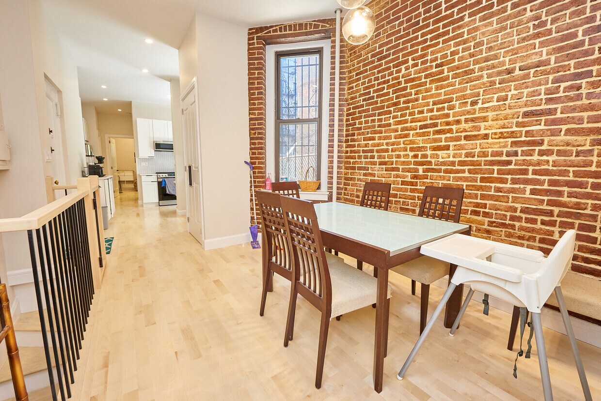 Foto del edificio - 330 E 94th St