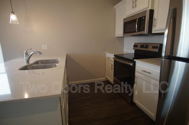 Building Photo - 437 Summit Ridge Dr