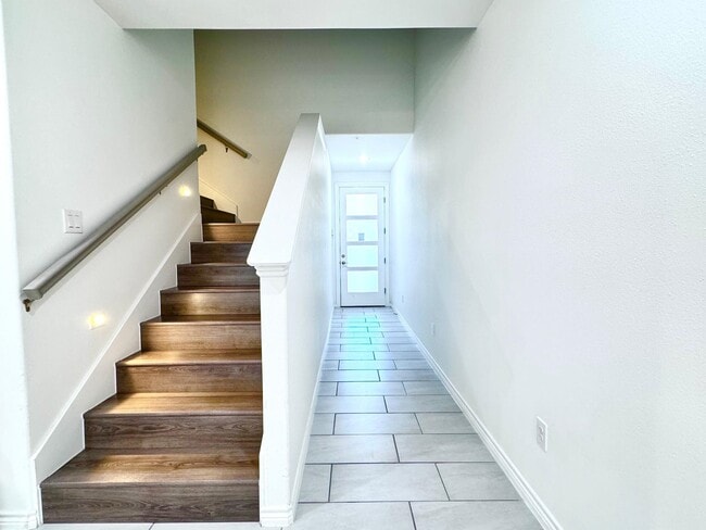 Building Photo - 9915 Borna Dr