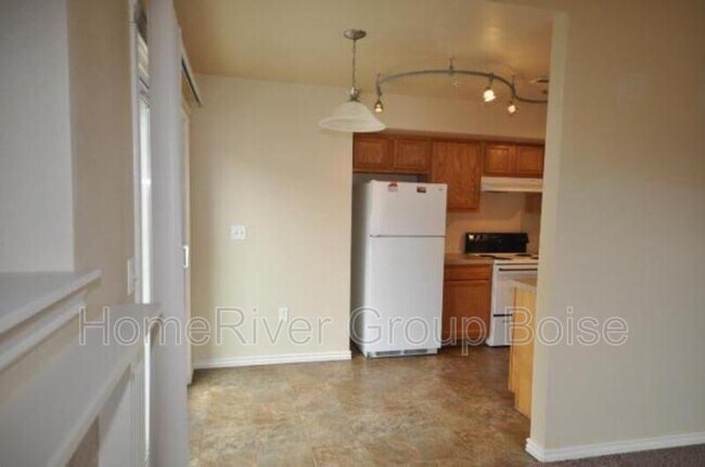 Building Photo - 1329 N Stephanie Ln