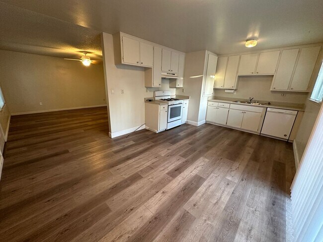 Building Photo - 1313 Arrowhead Ct