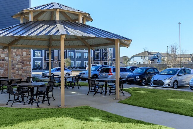 Building Photo - 7011 McKinney Falls Pkwy