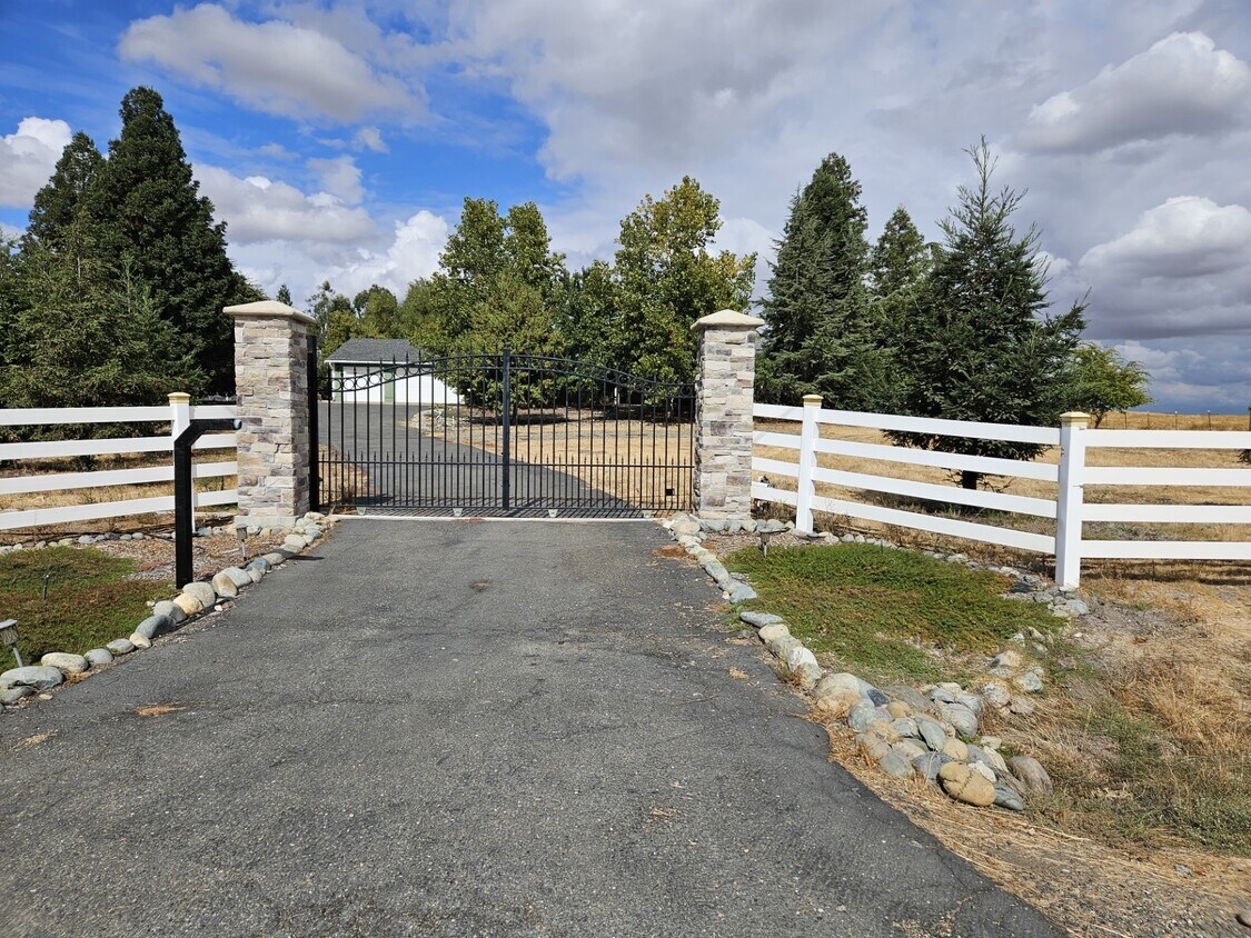 Foto principal - 14197 Flagstaff Dr