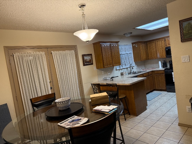 Building Photo - 6305 Courtside Dr