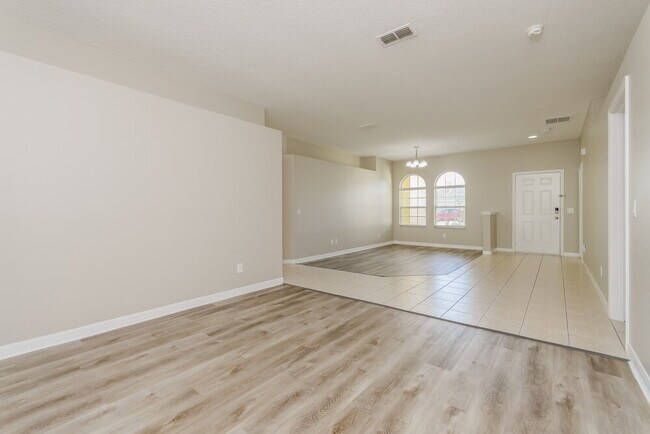 Foto del edificio - 15321 Sandy Hook Ln