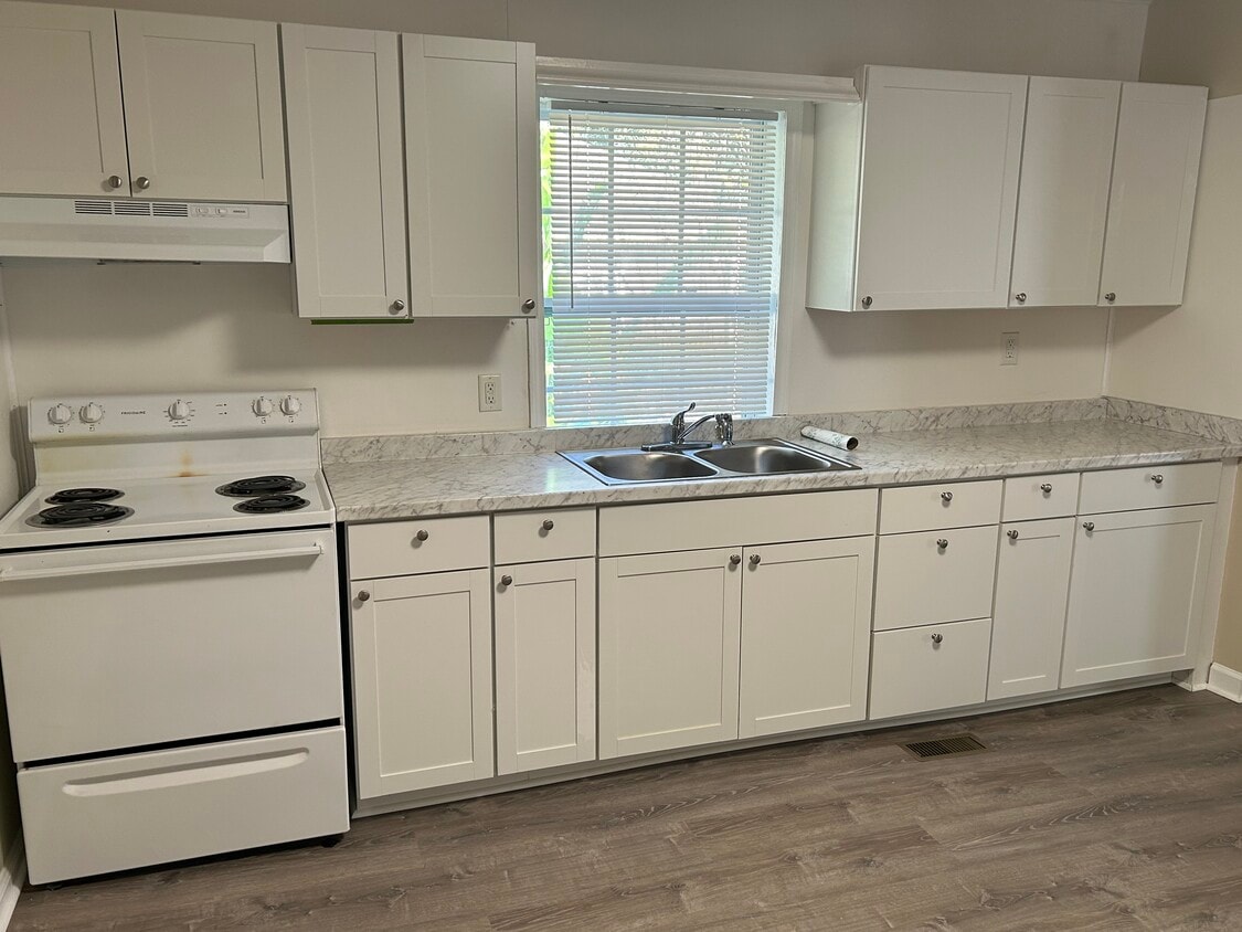 Kitchen - 522 Lee St