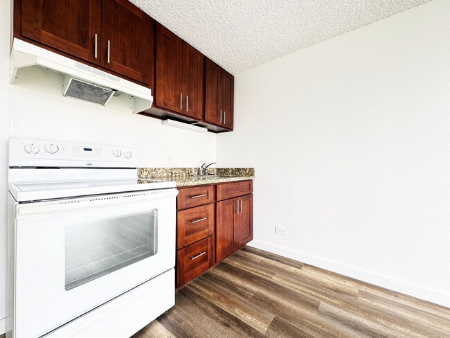 Building Photo - Waikiki Condo with One Assigned Parking Space