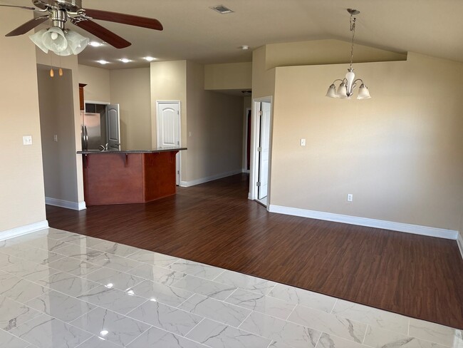 Foto del edificio - **Charming 3-Bedroom, 2-Bath Home for Rent...