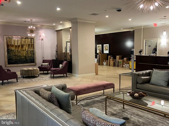 Foto del edificio - 2451 Midtown Ave