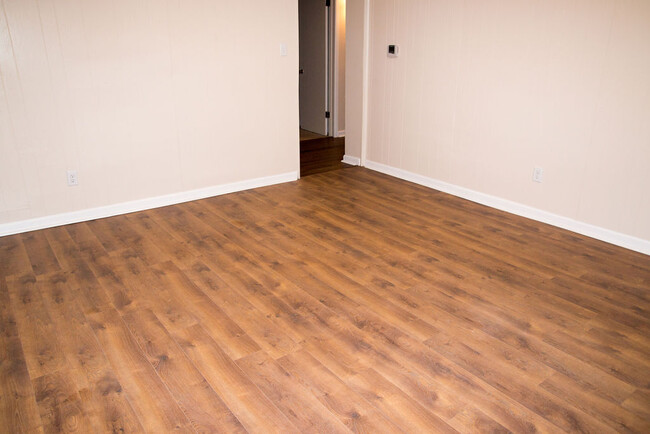 Building Photo - 801 Diamond Ct