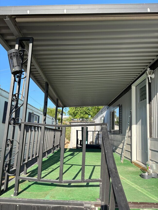 Foto del edificio - Lakefront Tiny Home