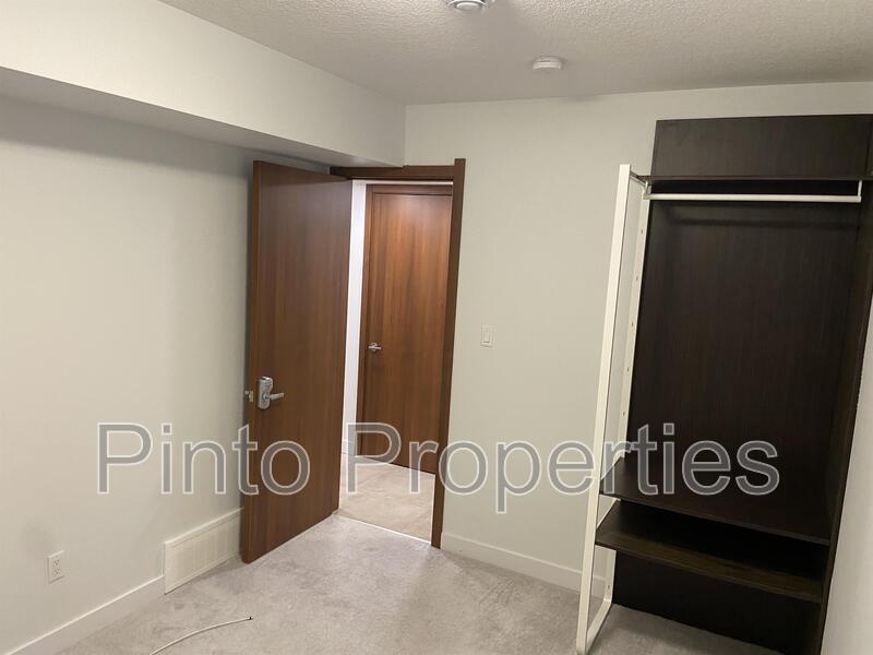 Primary Photo - 10811-10885 85 Ave