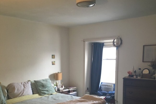 Building Photo - 140 Sumac St