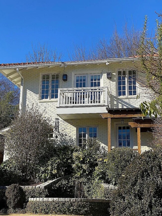 Building Photo - 52 Westminster Dr NE