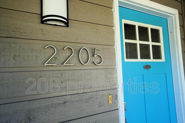 Foto del edificio - 2205 W Breneman St