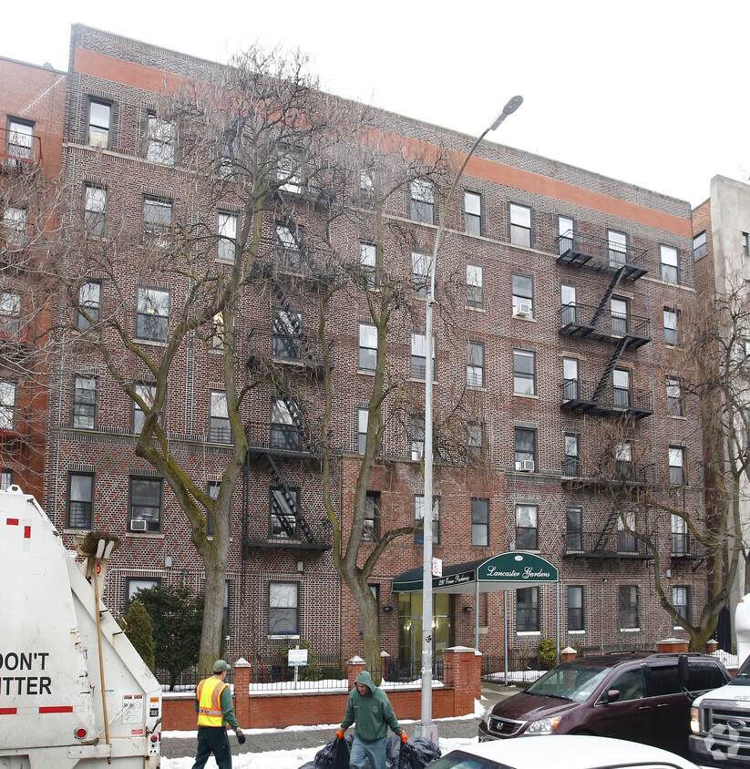 Foto principal - 230 Ocean Parkway