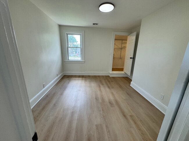Building Photo - 41 Marinus St