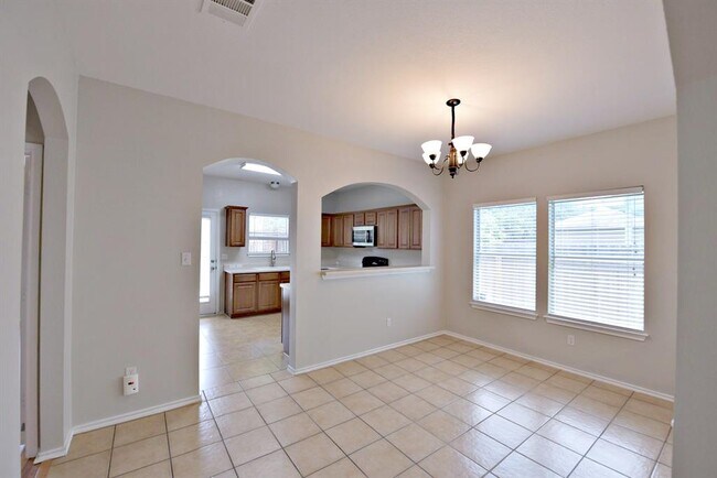 Foto del edificio - 2106 Charlotte Estates Dr