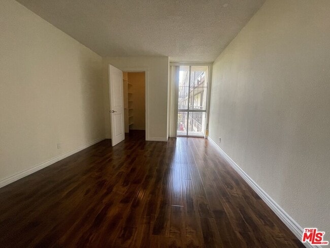 Building Photo - 525 S Ardmore Ave