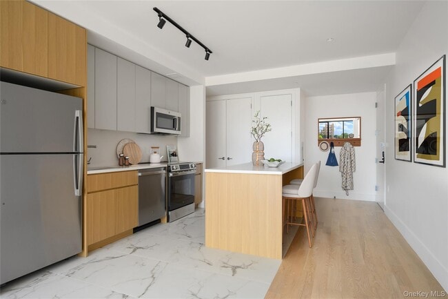 Building Photo - 44 Hudson St