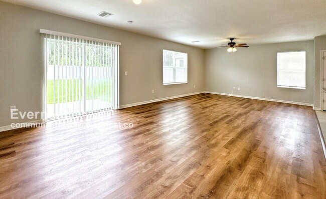 Foto del edificio - 5006 Willow Breeze Wy