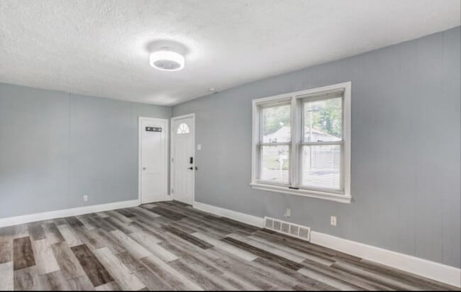 Building Photo - 2431 Gass Ave