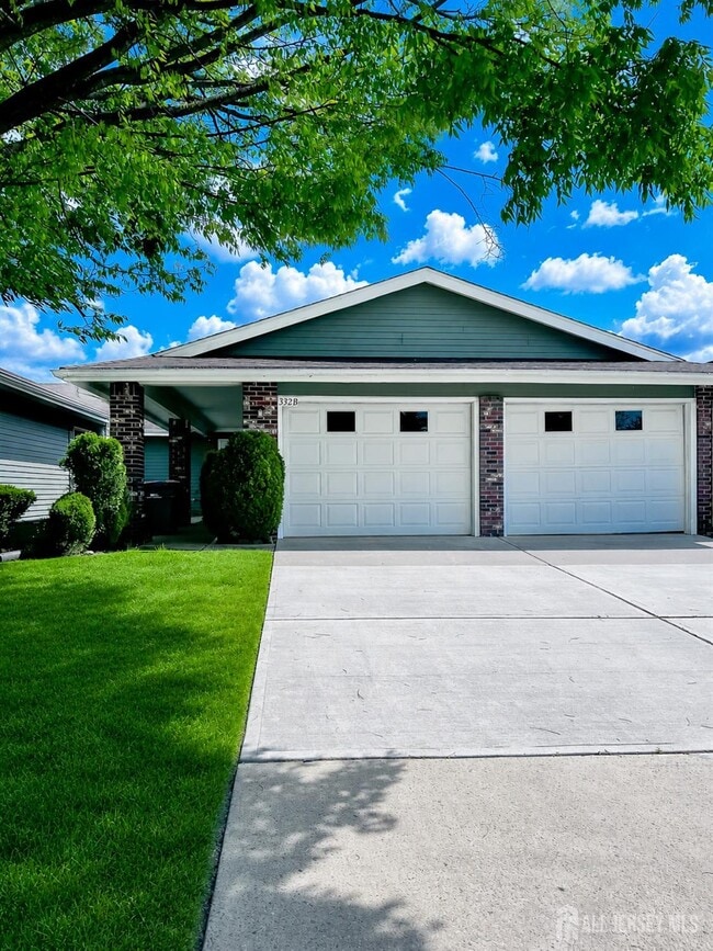Building Photo - 332 Quinton Dr