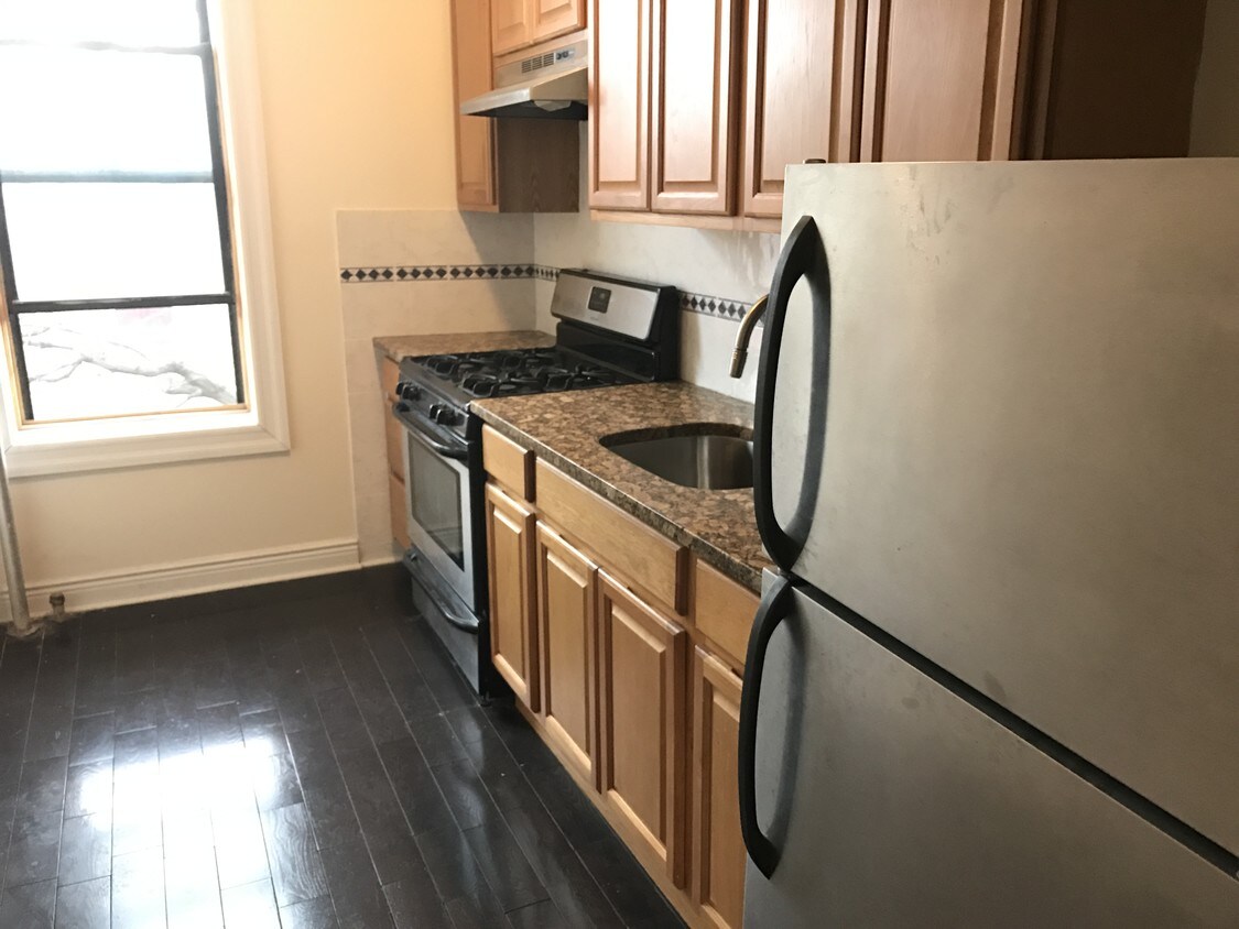 Primary Photo - 1266 Pacific St