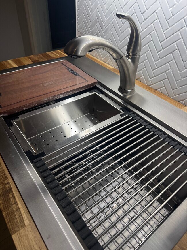 Foto del edificio - 219 N Main St