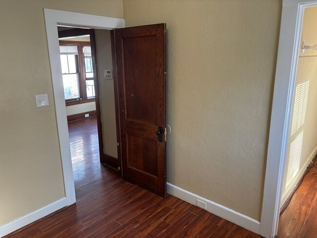 Building Photo - 3 Bedroom House