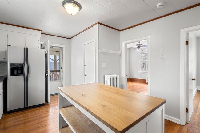 Building Photo - 9-11 Cross St