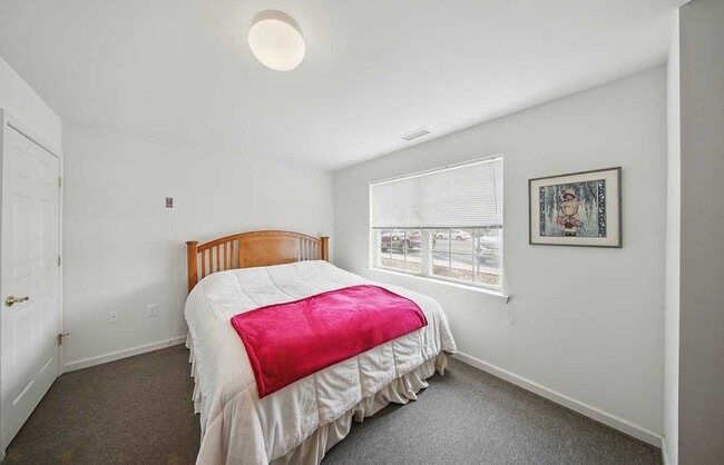 Building Photo - Ulster Gardens