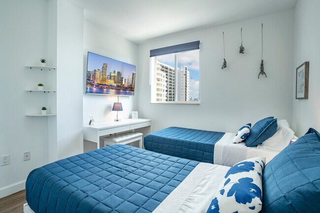 Foto del edificio - 2280 SW 32nd Ave