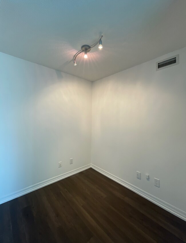 Photo du bâtiment - 16 Yonge St