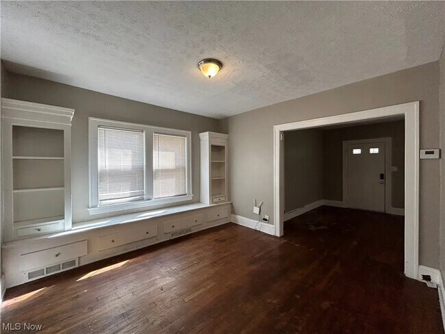 Building Photo - 985 E 143rd St