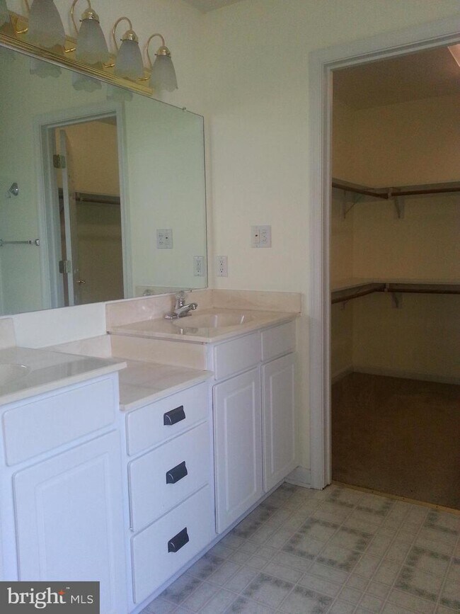 Foto del edificio - 2639 Middle Rd