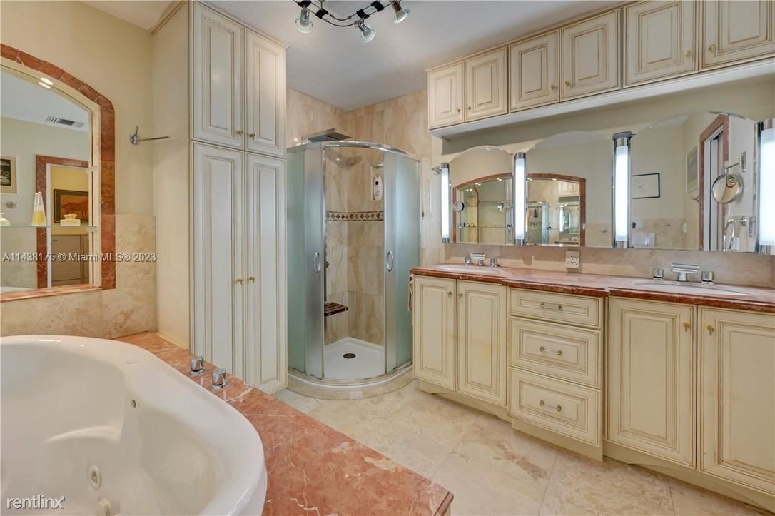 Building Photo - 4 br, 4 bath House - 518 N Riverside Dr