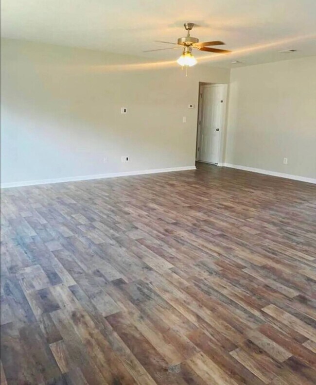 Foto del edificio - 1424 Oxpens Rd
