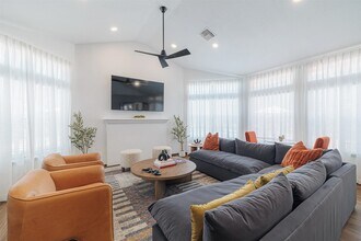 Building Photo - 8300 El Mundo St