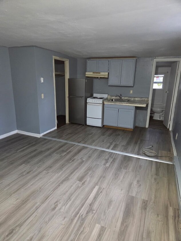 Building Photo - 801 E Division St