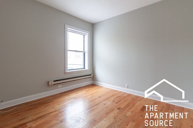 Foto del edificio - 3755 N Pine Grove Ave