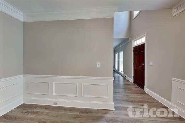 Building Photo - 1040 Huntcliff NE